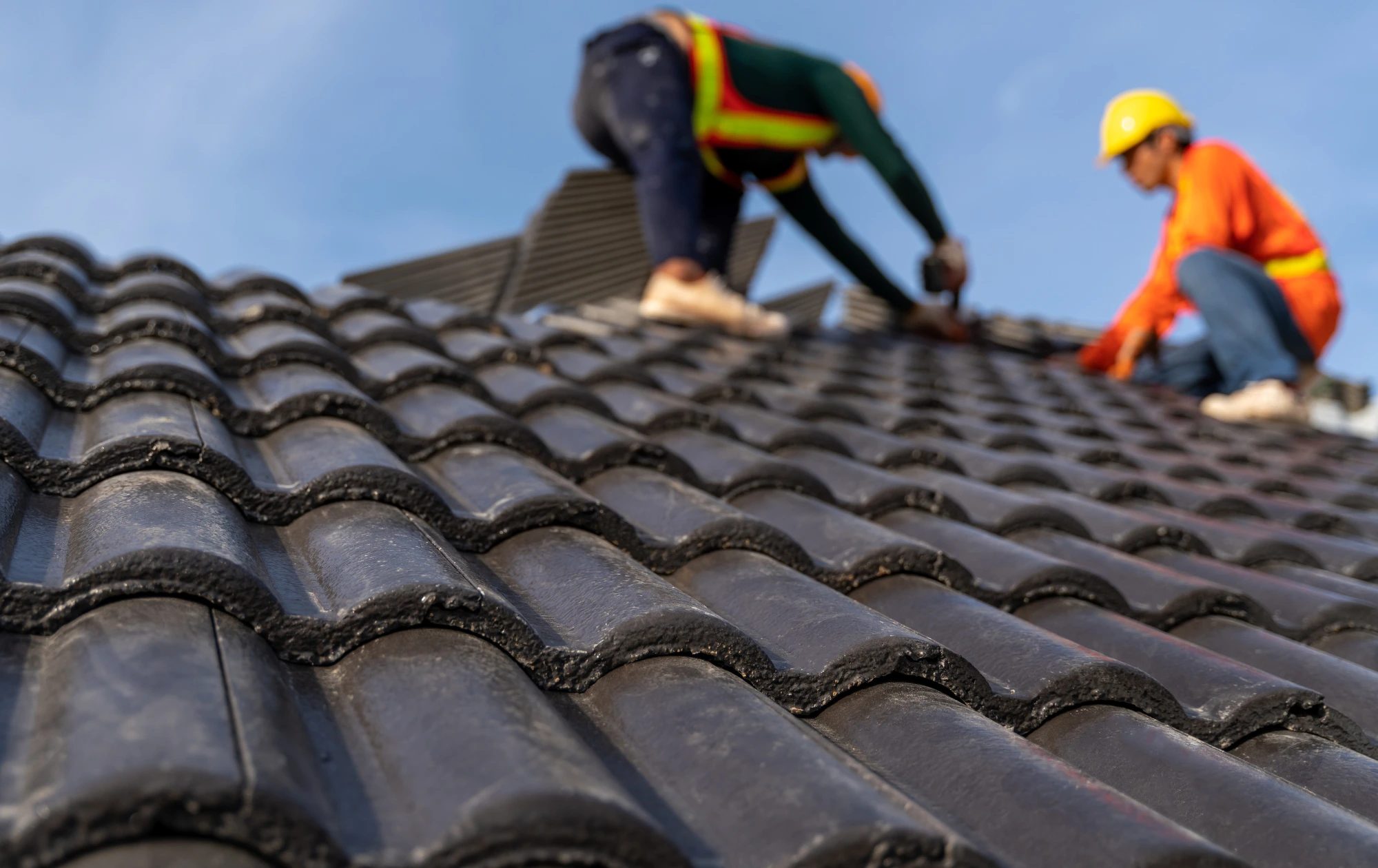 Improve your home energy efficiency when installing a new roof by focusing on materials used.